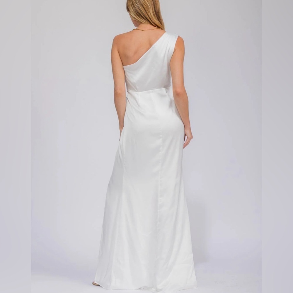 Elegant White One-Shoulder Dress - Picture 2 of 4